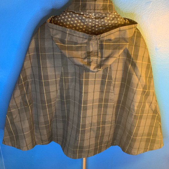 Dear Creatures Poppins Cape with Hood in Plaid Size Medium Large EUC - Picture 3 of 7